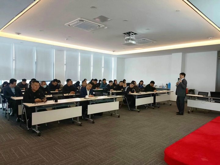 集團公司舉辦合同實(shí)務(wù)法律知識專(zhuān)題培訓